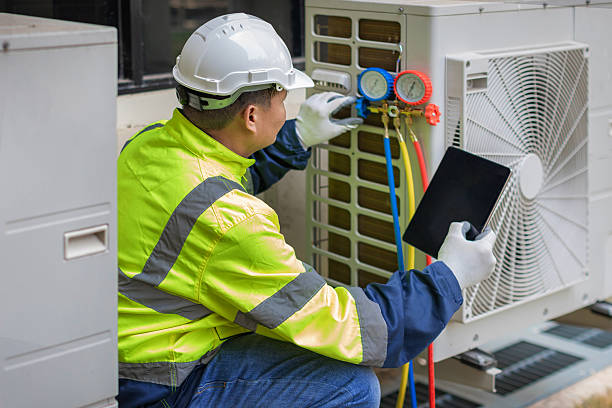 Professional Hvac technician working in Alexander, IL